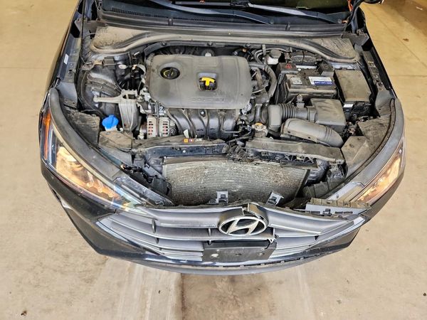 2020 HYUNDAI ELANTRA — Engine bay