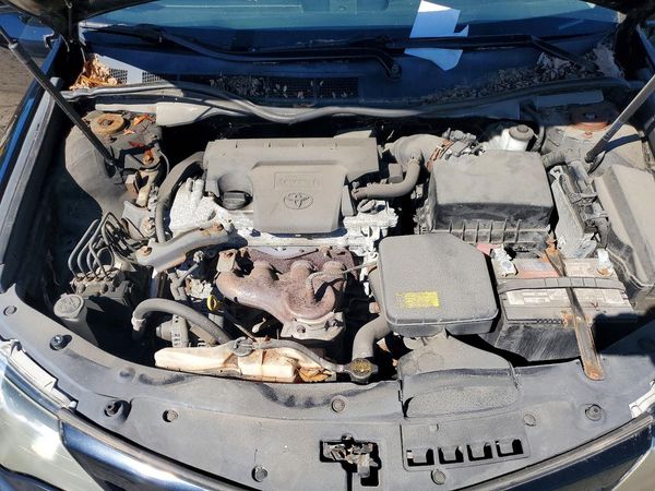 2012 TOYOTA CAMRY — Engine bay