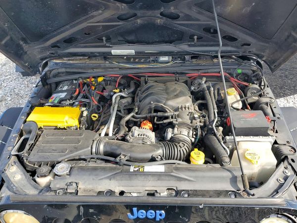 2016 JEEP WRANGLER UNLIMITED Sport — Engine bay