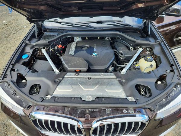 2018 BMW X3 sDrive30i — Engine bay