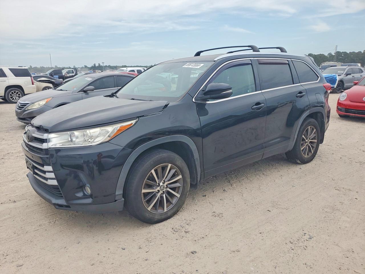 2018 TOYOTA HIGHLANDER — Front 3/4