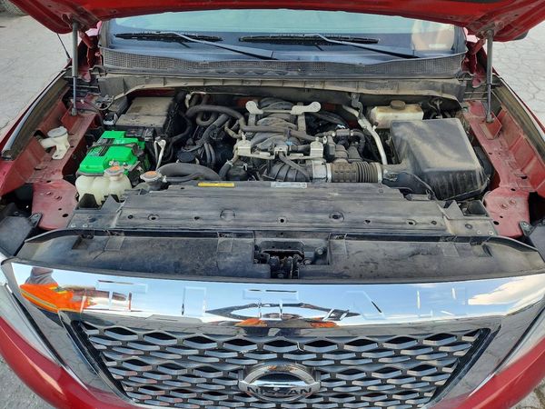 2018 NISSAN TITAN — Engine bay