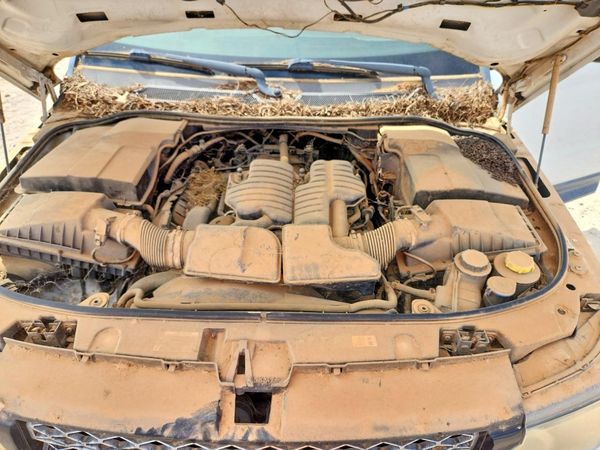 2012 LAND ROVER RANGEROVER HSE LUX — Engine bay