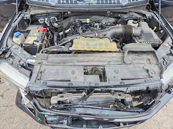 2019 FORD F150 — Engine bay