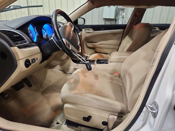 2012 CHRYSLER 300 Base/Limited — DENT