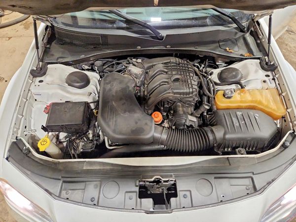 2012 CHRYSLER 300 Base/Limited — Engine bay