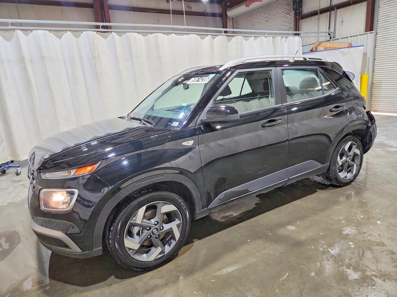 2026 HYUNDAI VENUE SEL, SEL w/ 2-Tone Roof — Front 3/4