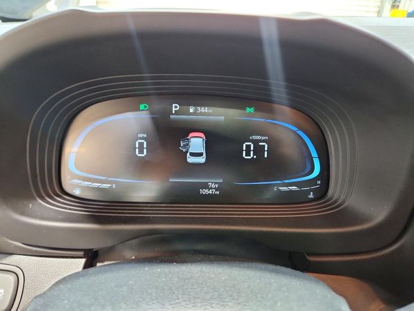 2026 HYUNDAI VENUE SEL, SEL w/ 2-Tone Roof — ODOM