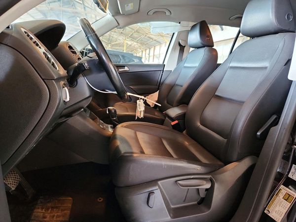 2017 VOLKSWAGEN TIGUAN S, Limited — DENT
