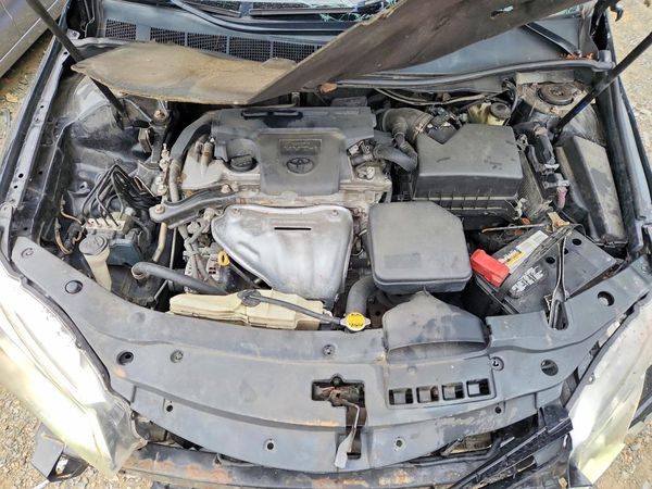 2016 TOYOTA CAMRY — Engine bay