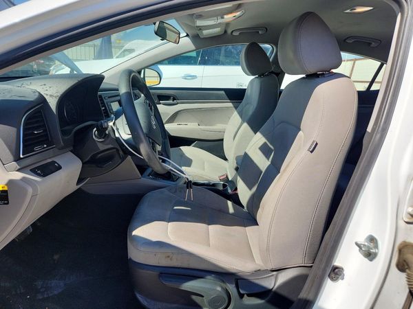 2017 HYUNDAI ELANTRA SE Base — DENT