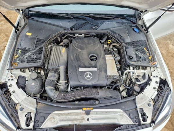 2016 MERCEDES-BENZ C — Engine bay