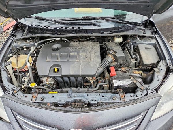2013 TOYOTA COROLLA — Engine bay