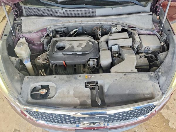 2016 KIA SORENTO L / LX — Engine bay