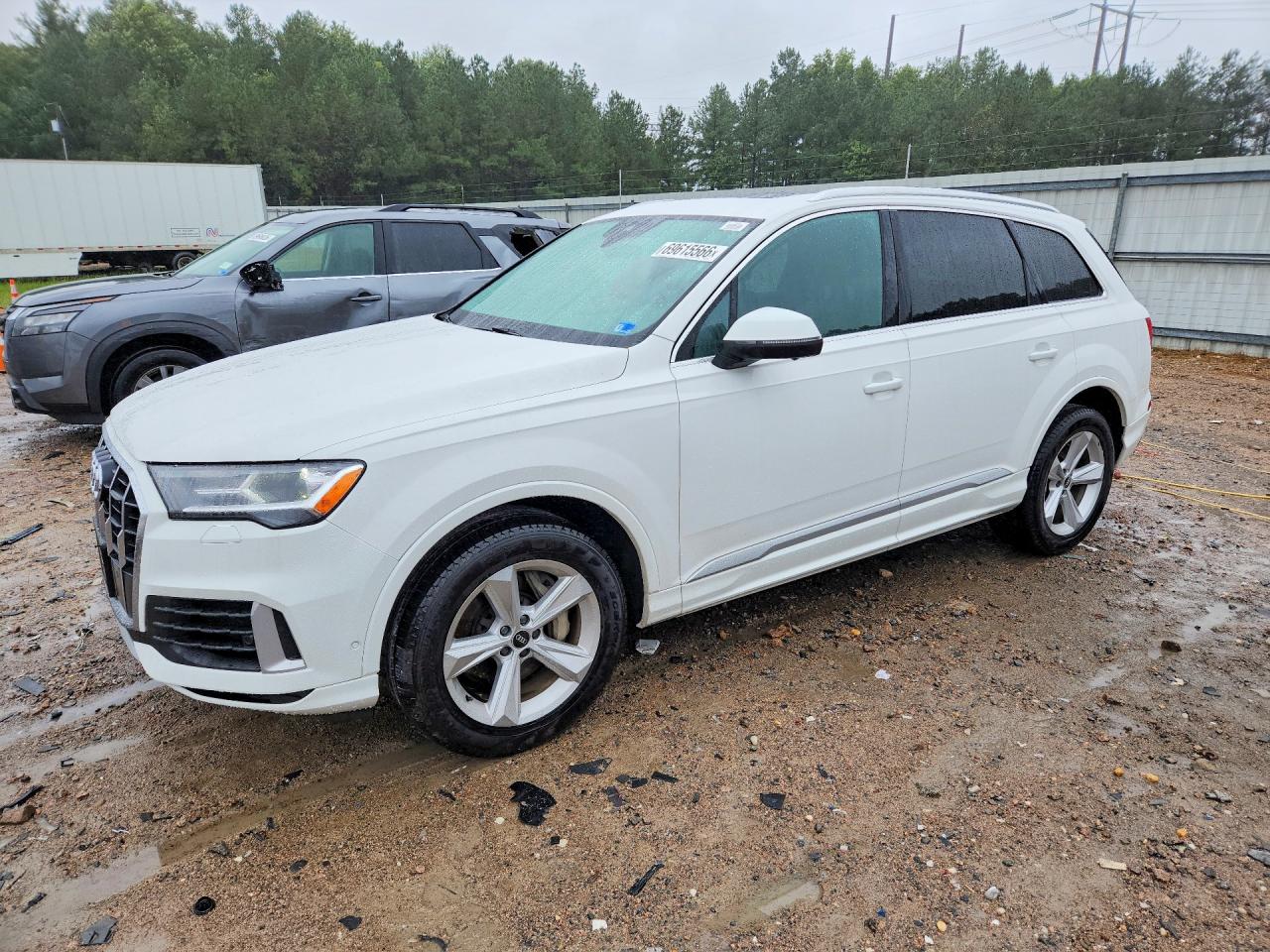 2021 AUDI Q7 quattro Premium — Front 3/4