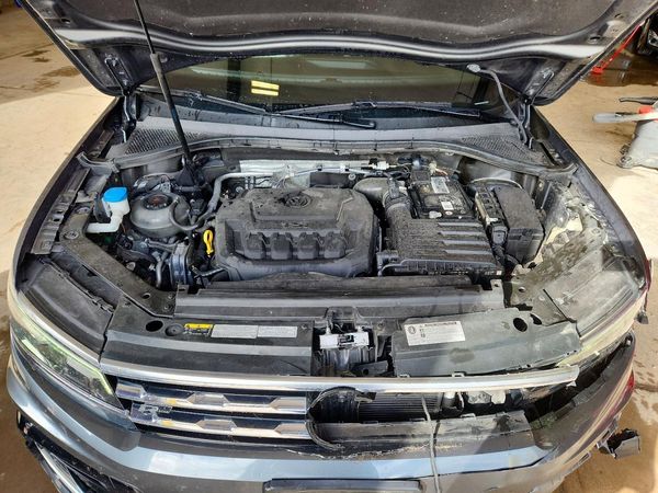 2020 VOLKSWAGEN TIGUAN — Engine bay