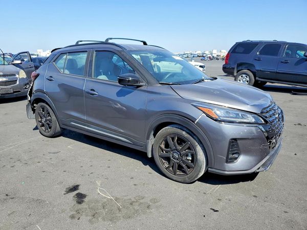 2024 NISSAN KICKS SR — Passenger 3/4