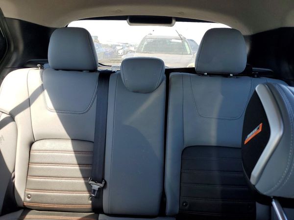 2024 NISSAN KICKS SR — SUVN