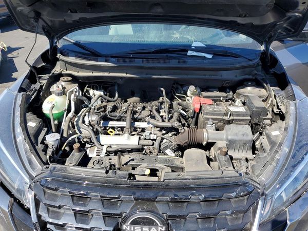 2024 NISSAN KICKS SR — Engine bay