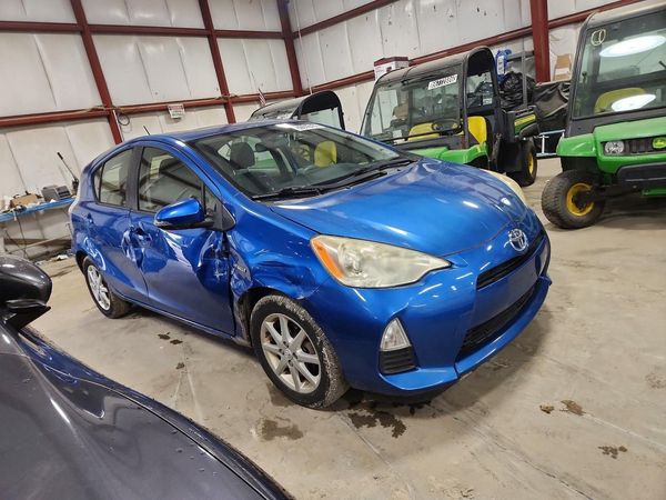 2013 TOYOTA PRIUS C TH — Passenger 3/4