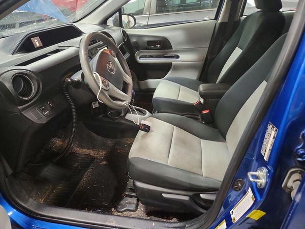 2013 TOYOTA PRIUS C TH — DENT