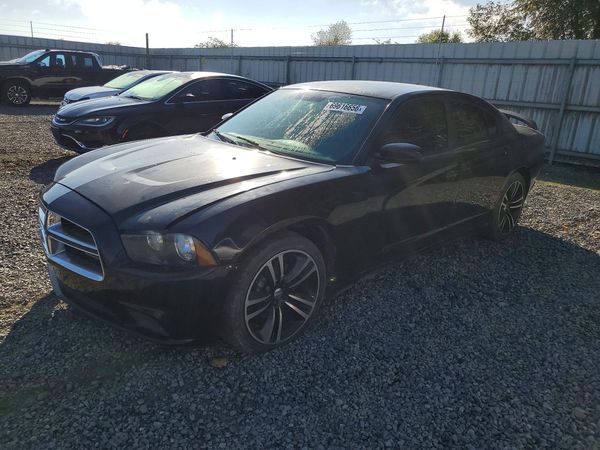 2013 DODGE CHARGER SE — Front 3/4