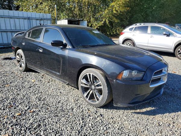 2013 DODGE CHARGER SE — Passenger 3/4