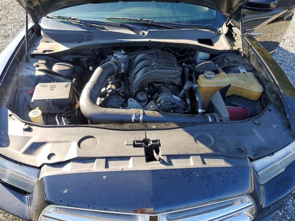 2013 DODGE CHARGER SE — Engine bay