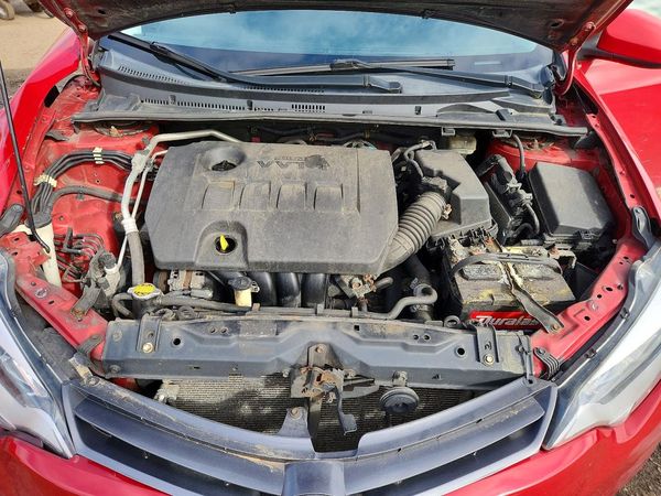 2015 TOYOTA COROLLA L/LE — Engine bay