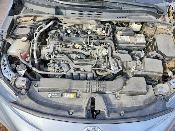 2021 TOYOTA COROLLA — Engine bay