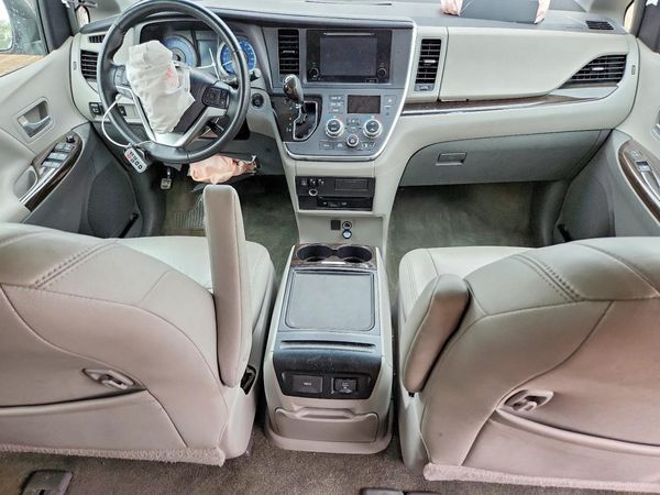 2015 TOYOTA SIENNA — CKPT