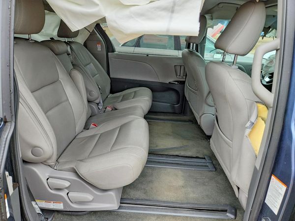 2015 TOYOTA SIENNA — PSRS