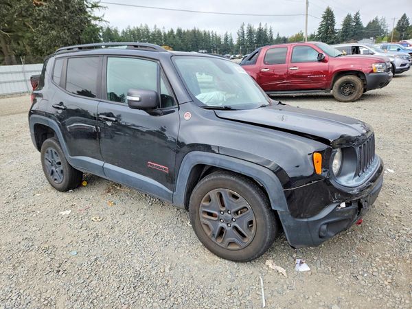 2018 JEEP RENEGADE Trailhawk — Passenger 3/4