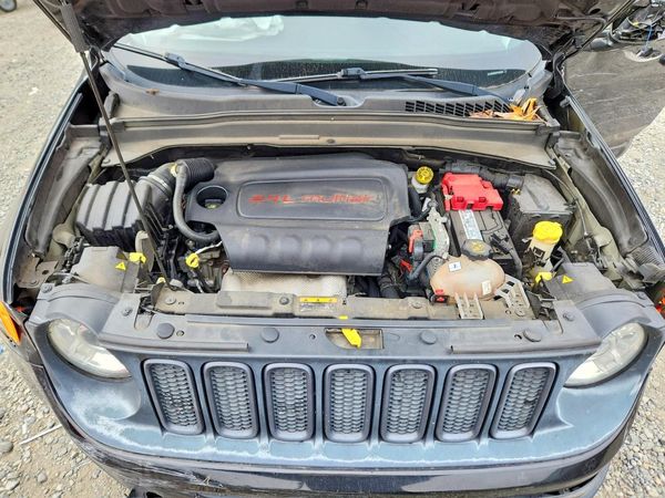 2018 JEEP RENEGADE Trailhawk — Engine bay