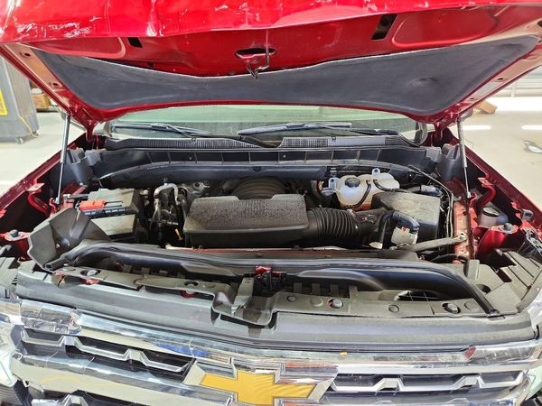 2026 CHEVROLET SILVERADO LTZ — Engine bay
