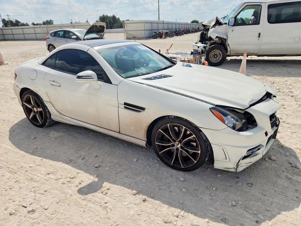 2015 MERCEDES-BENZ SLK SLK250 — Passenger 3/4