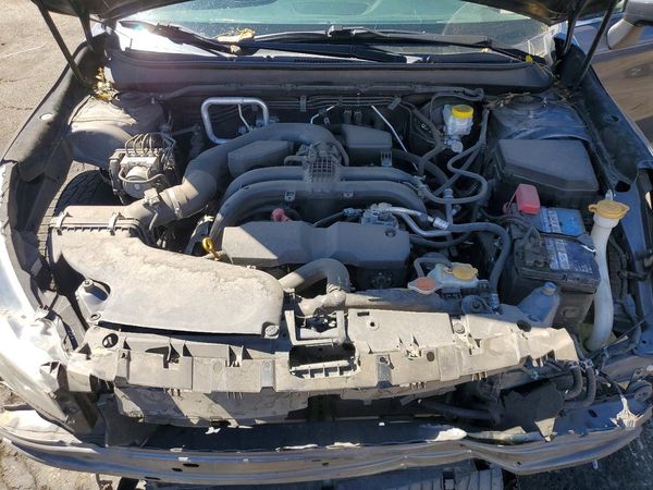 2018 SUBARU OUTBACK — Engine bay
