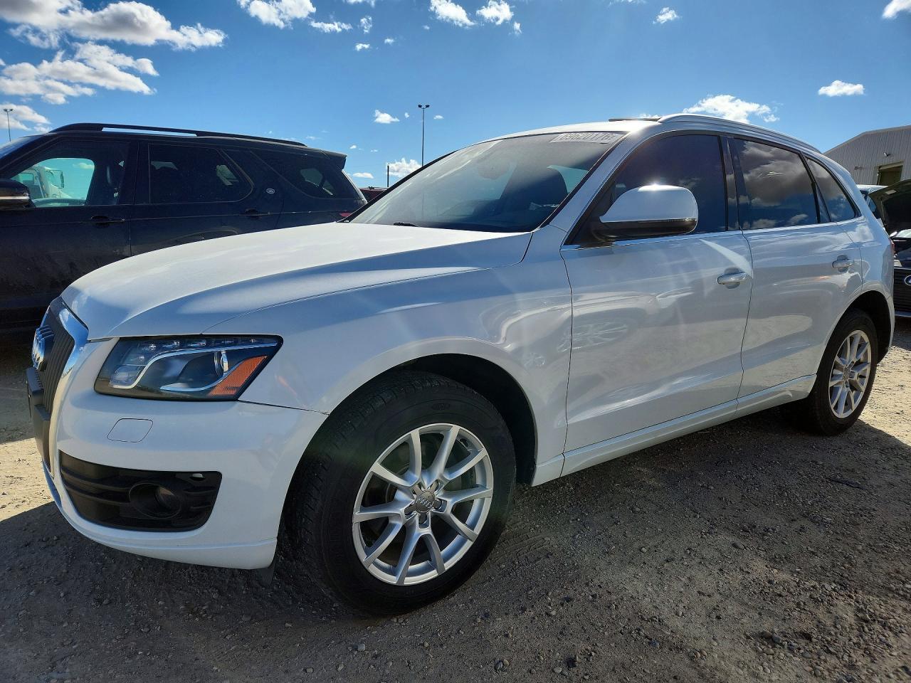 2012 AUDI Q5 Prestige — Front 3/4