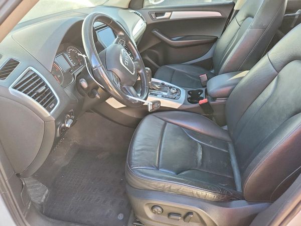 2012 AUDI Q5 Prestige — DENT