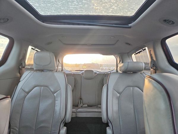 2017 CHRYSLER PACIFICA Limited — SUVN