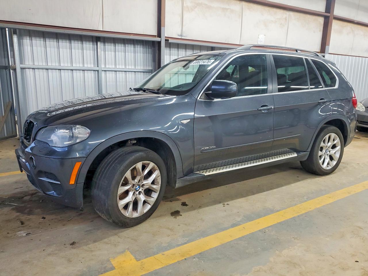 2013 BMW X5 xDrive35i — Front 3/4