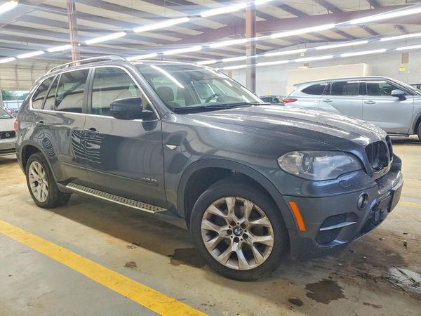 2013 BMW X5 xDrive35i — Passenger 3/4