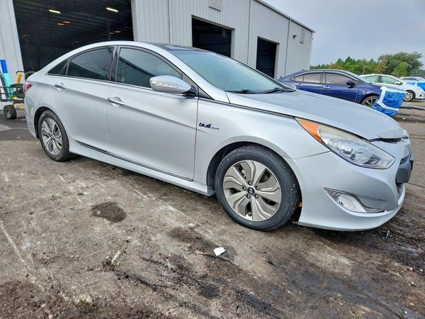 2014 HYUNDAI SONATA Hybrid/ Hybrid Limited — Passenger 3/4