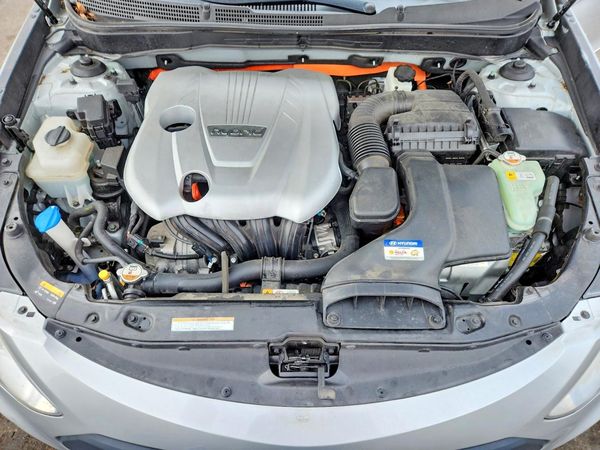 2014 HYUNDAI SONATA Hybrid/ Hybrid Limited — Engine bay