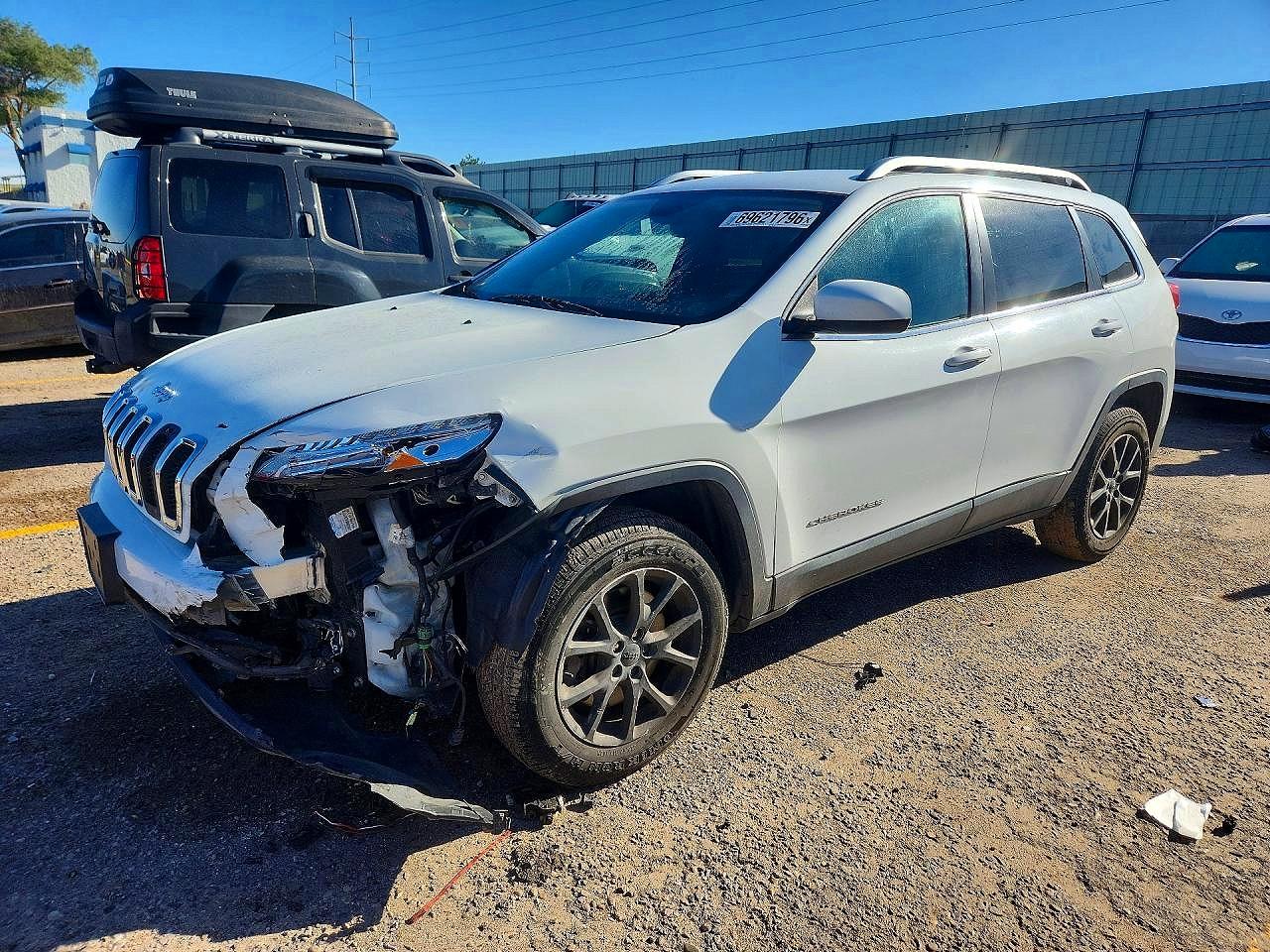 2014 JEEP CHEROKEE Latitude — Front 3/4