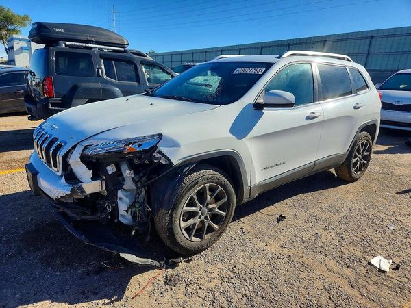 2014 JEEP CHEROKEE Latitude — Front 3/4