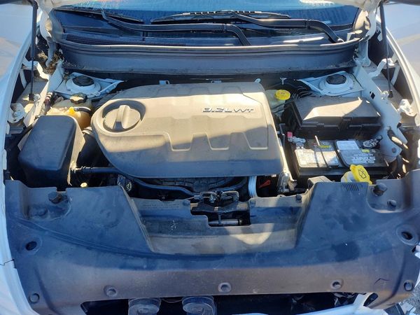 2014 JEEP CHEROKEE Latitude — Engine bay