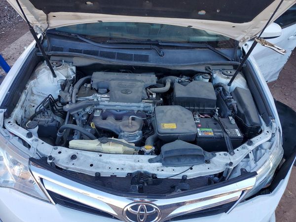 2013 TOYOTA CAMRY — Engine bay