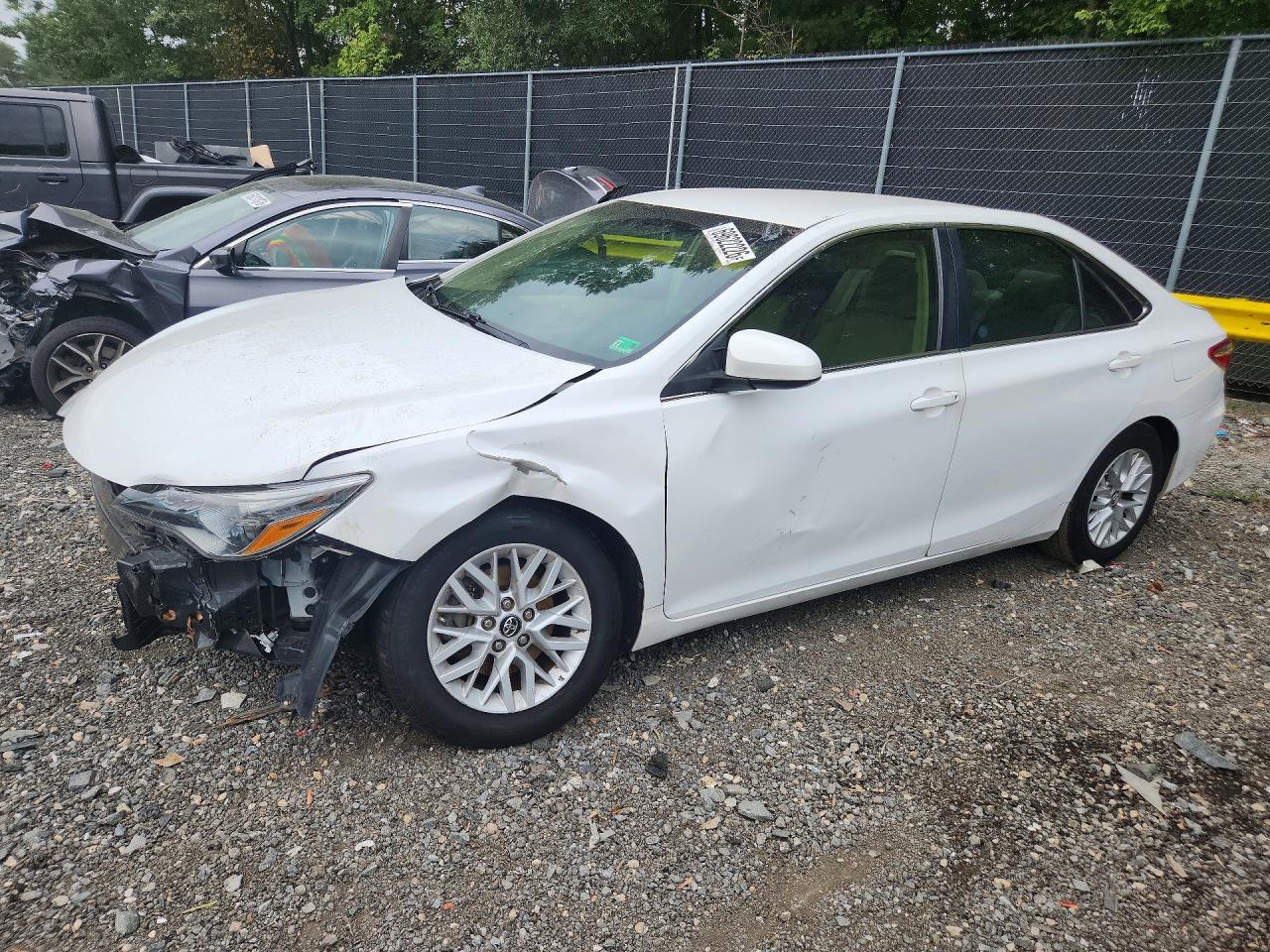 2017 TOYOTA CAMRY LE LE/SE/XLE/XSE — Front 3/4