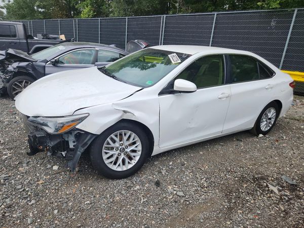 2017 TOYOTA CAMRY LE LE/SE/XLE/XSE — Front 3/4